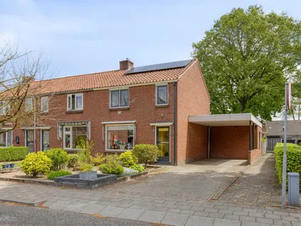 Hoekwoning te koop: Julianastraat 2, Enter