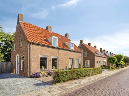 Semi-detached for sale: Julianastraat 20, Kern Heinkenszand Heinkenszand