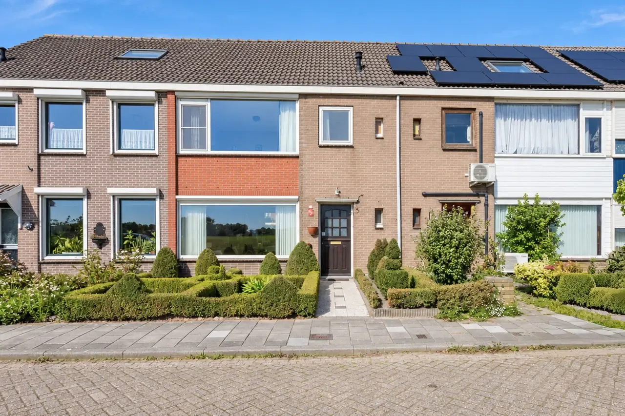 Tussenwoning te koop: Julianastraat 33, Hoek