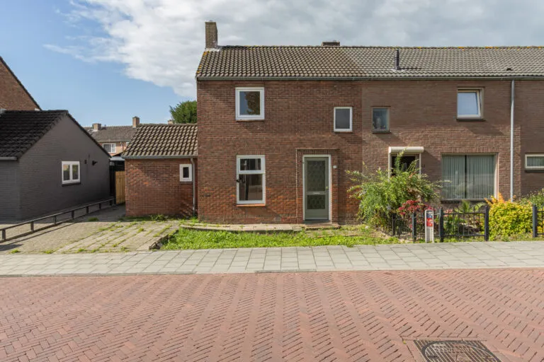 Twee-onder-één-kap te koop: Julianastraat 39, Kerkdriel