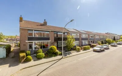 Hoekwoning te koop: Julianastraat 67, Strijen Woonkern Strijen