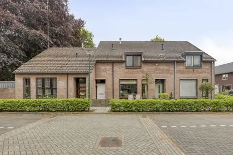Tussenwoning te koop: Julianastraat 7, Leende Leende