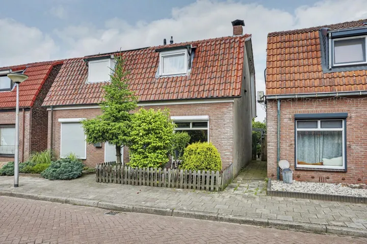 Twee-onder-één-kap te koop: Julianastraat 7, Overdinkel kern Overdinkel