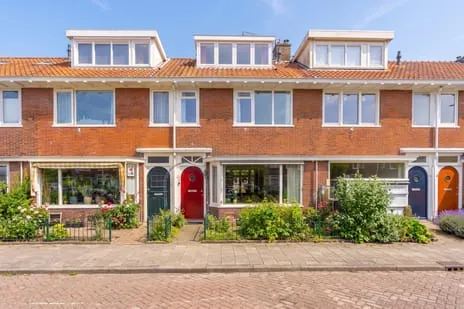 Tussenwoning te koop: Julianaweg 142, Oud Hoograven-Zuid Utrecht
