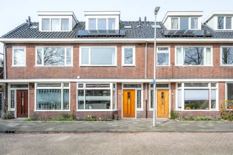 Tussenwoning te koop: Julianaweg 233, Utrecht