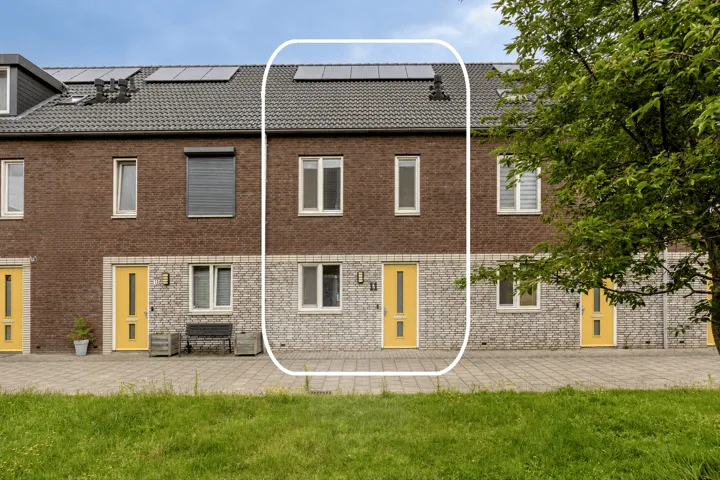 Terraced house for sale: Juliettepad 11, Hoogvliet Noord Hoogvliet Rotterdam