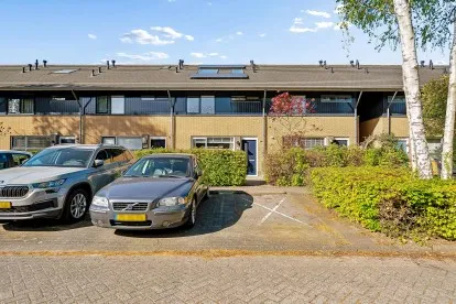 Tussenwoning te koop: Julistraat 99, Seizoenenbuurt West Almere