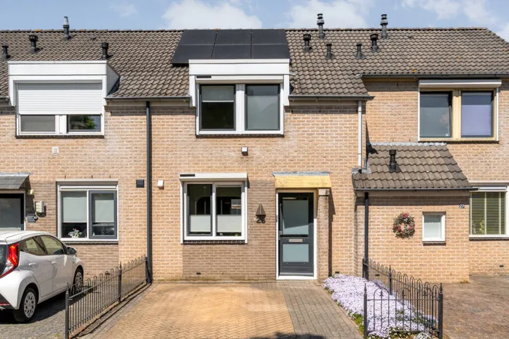 Tussenwoning te koop: Julius de Haasstraat 25, Vriezenveen