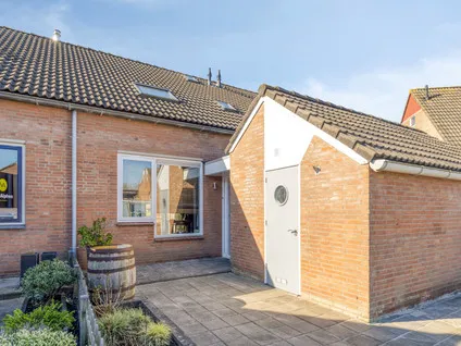 Tussenwoning te koop: Jupiterhof 22, Oude-Tonge planetenbuurt Oude-Tonge