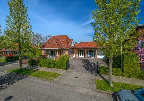 Twee-onder-één-kap te koop: Jupiterweg 1, Derde woonwijk Zeewolde