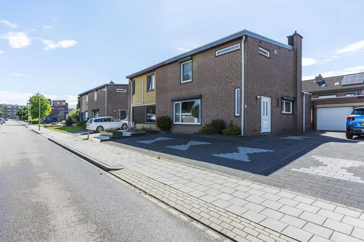 Twee-onder-één-kap te koop: Jurgenslaan 6, Nieuwenhagerheide Landgraaf