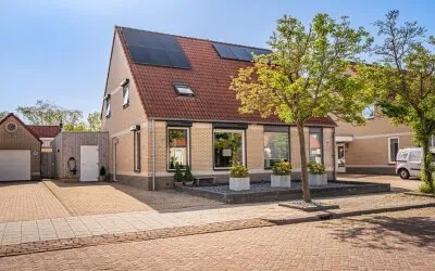 Twee-onder-één-kap te koop: K. Doormanlaan 141, Zeeheldenbuurt Winschoten