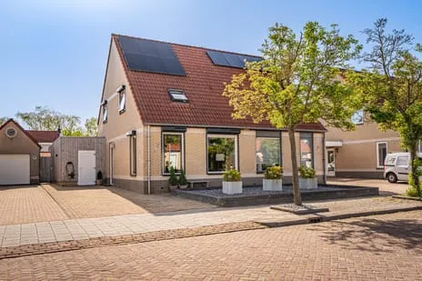 Twee-onder-één-kap te koop: K. Doormanlaan 141, Zeeheldenbuurt Winschoten