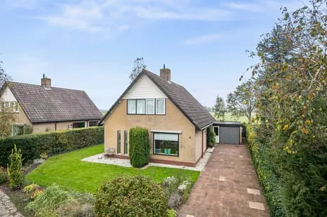 Vrijstaande woning te koop: K. van Zandbergenstraat 20, St.-Annaparochie Zuidwest St.-Annaparochie