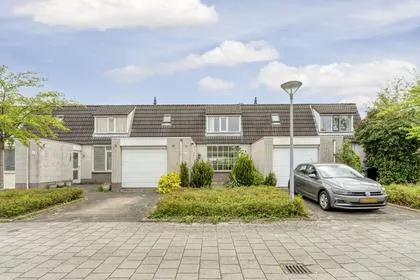 Tussenwoning te koop: K.P.C. de Bazelstraat 17, Bouwmeesterbuurt Noord Almere