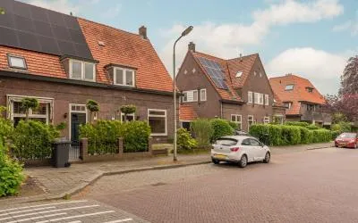 Tussenwoning te koop: K.P.C. de Bazelstraat 23, Waltherlaan Bussum