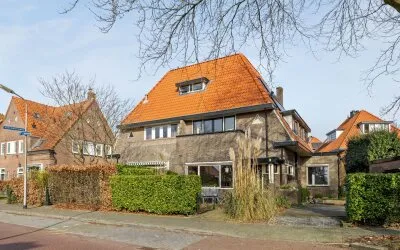 Twee-onder-één-kap te koop: K.P.C. de Bazelstraat 31, Waltherlaan Bussum