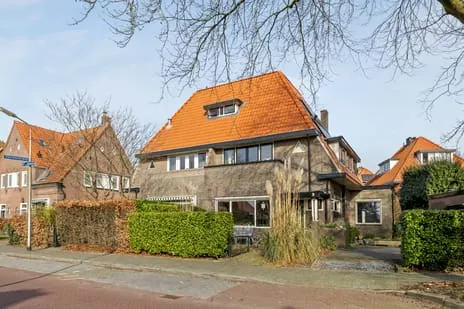 Twee-onder-één-kap te koop: K.P.C. de Bazelstraat 31, Waltherlaan Bussum