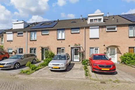 Tussenwoning te koop: Kaagwerf 14, Wervenbuurt Gouda