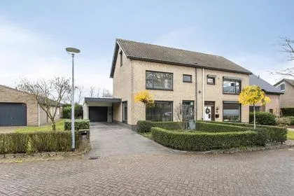 Twee-onder-één-kap te koop: Kaar 20, Riel-Dorp Riel