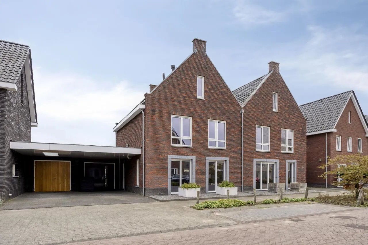 Tussenwoning te koop: Kaarsenmaker 46, Oost West En Middelbeers