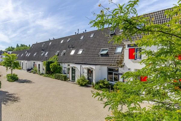 Tussenwoning te koop: Kaarsenmakerhof 17, Ambachtenbuurt Schiedam
