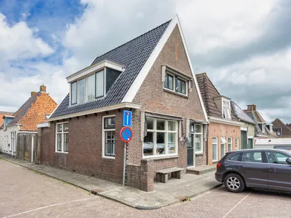 Vrijstaande woning te koop: Kaatsplein 1, Arum Arum