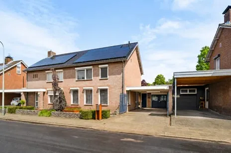 Tussenwoning te koop: Kabroekstraat 16, America America