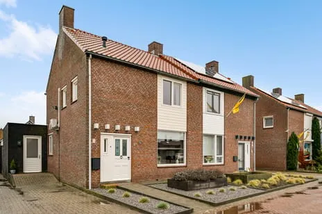Twee-onder-één-kap te koop: Kabroekstraat 8, America America