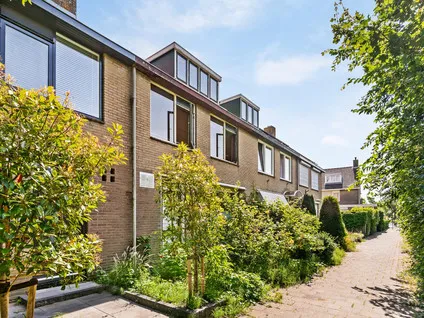 Tussenwoning te koop: Kagertuinen 100, Kooibuurt Sassenheim