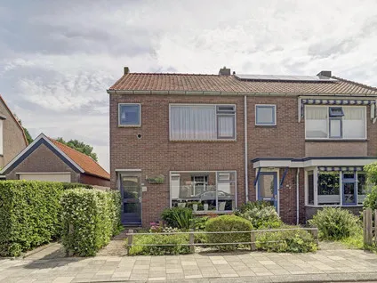 Semi-detached for sale: Kalisbuurt 76, Oud-Vossemeer Oud-Vossemeer