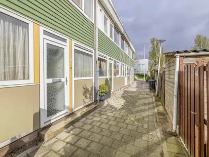 Tussenwoning te koop: Kalmoesstraat 63, Hoogvliet Rotterdam