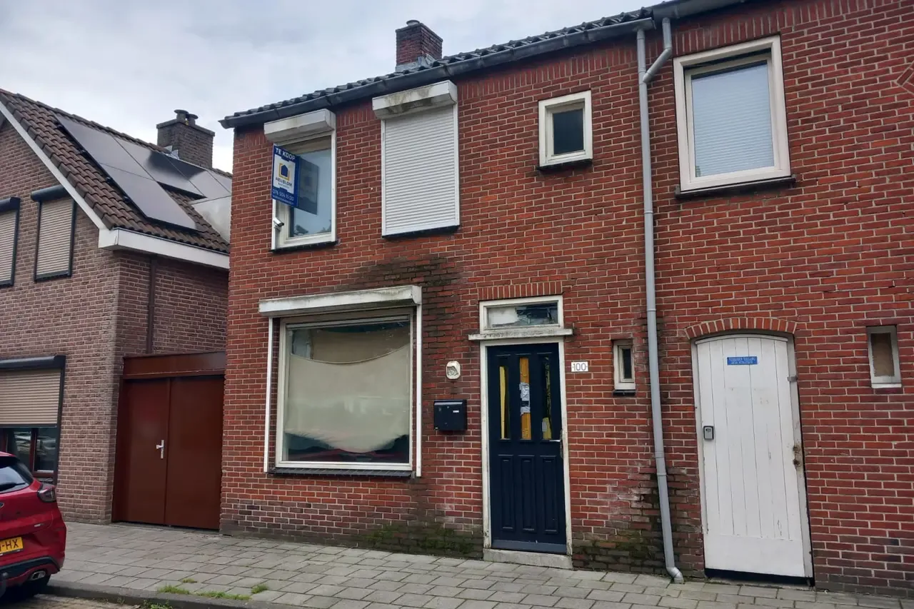 Twee-onder-één-kap te koop: Kalsdonksestraat 100, Roosendaal