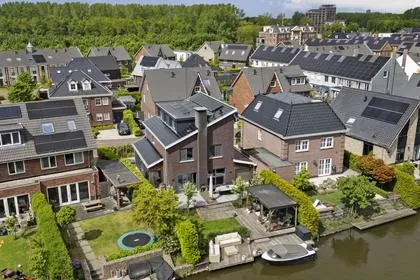 Vrijstaande woning te koop: Kamerlingh Onnesstraat 48, Nobelhorst West Almere