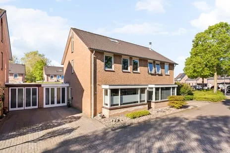 Tussenwoning te koop: Kamgras 18, Stroom-Esch Borne