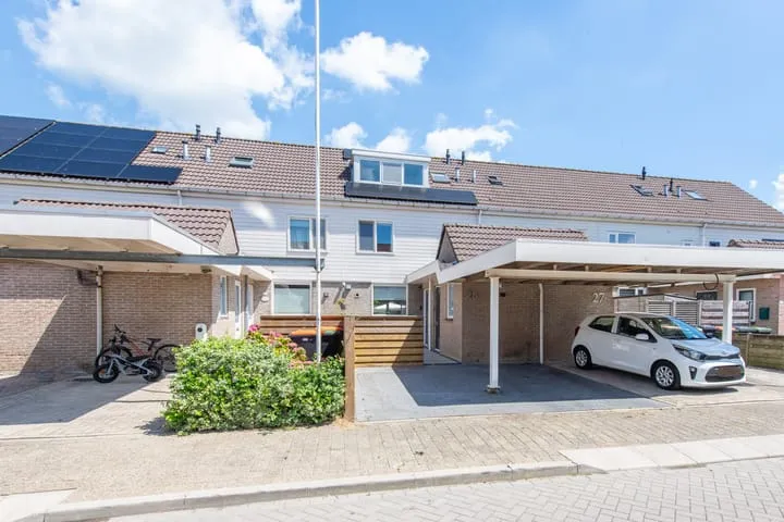 Tussenwoning te koop: Kamille 28, Risdam-Noord - Buurt 21 04 Zwaag