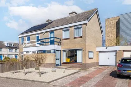 Tussenwoning te koop: Kamille 34, Cellesbroek Kampen