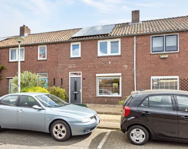 Tussenwoning te koop: Kamillestraat 33, Bloemenbuurt-West Amersfoort