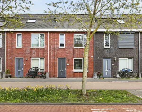 Tussenwoning te koop: Kamilleweg 13, Hoge Weide Utrecht
