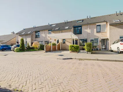 Tussenwoning te koop: Kampanje 33, Rozenburg Rozenburg