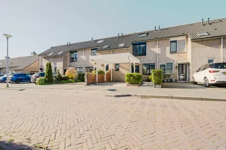 Tussenwoning te koop: Kampanje 33, Rozenburg Rozenburg (Zh)