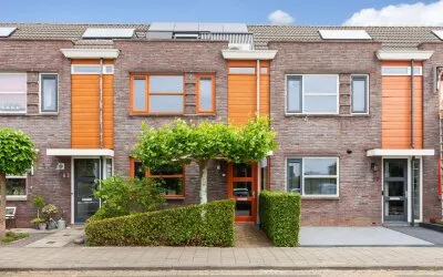 Tussenwoning te koop: Kamperfoelie 20, Brandwijk-Dorp Brandwijk
