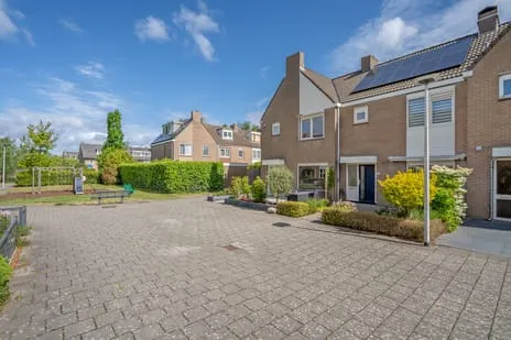 Tussenwoning te koop: Kamperfoeliehof 16, Vrouwtjeslant / Nieuweveen Nootdorp