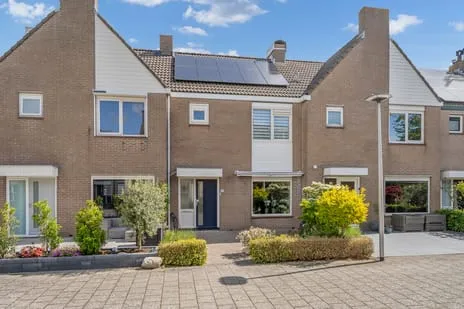 Tussenwoning te koop: Kamperfoeliehof 16, Vrouwtjeslant / Nieuweveen Nootdorp