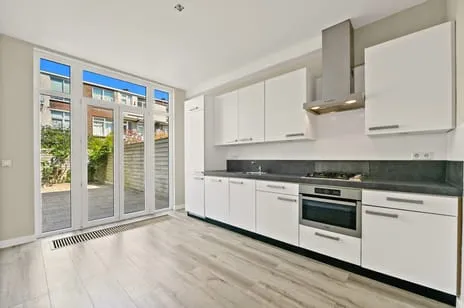 Appartement te koop: Kamperfoeliestraat 145, Heesterbuurt 'S-Gravenhage