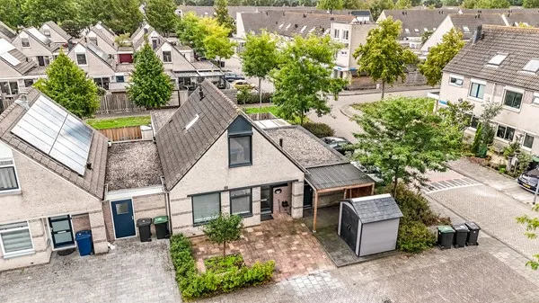 Hoekwoning te koop: Kamperfoeliestraat 18, Almere