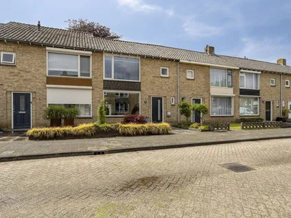 Tussenwoning te koop: Kamperfoeliestraat 30, Bloemenoord Waalwijk