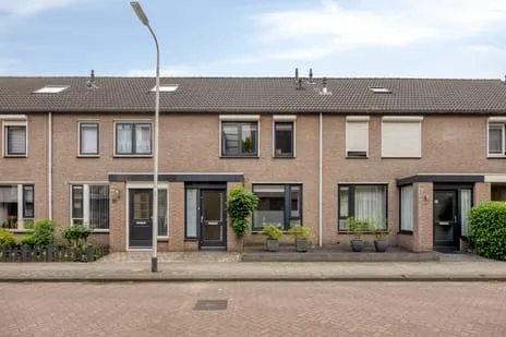 Tussenwoning te koop: Kamperfoeliestraat 55, Kortfoort Oss
