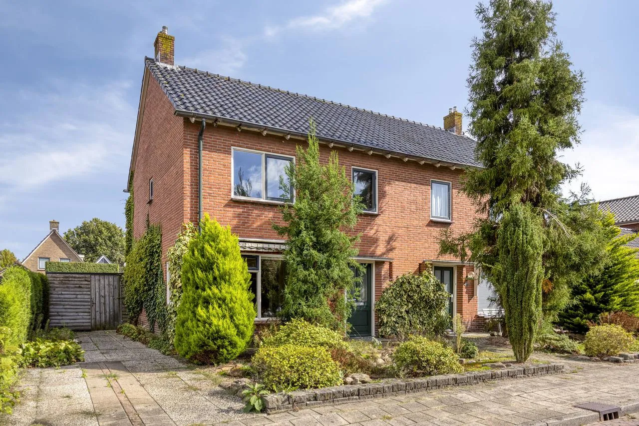 Twee-onder-één-kap te koop: Kampfstraat 30, Lemelerveld