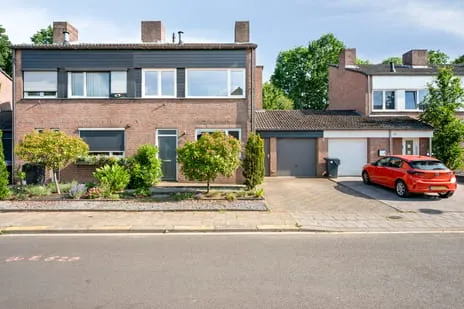 Tussenwoning te koop: Kampstraat 11, Buchten Buchten